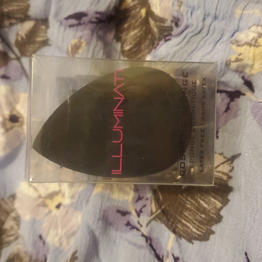 Illuminate cosmetic sponge Brand New